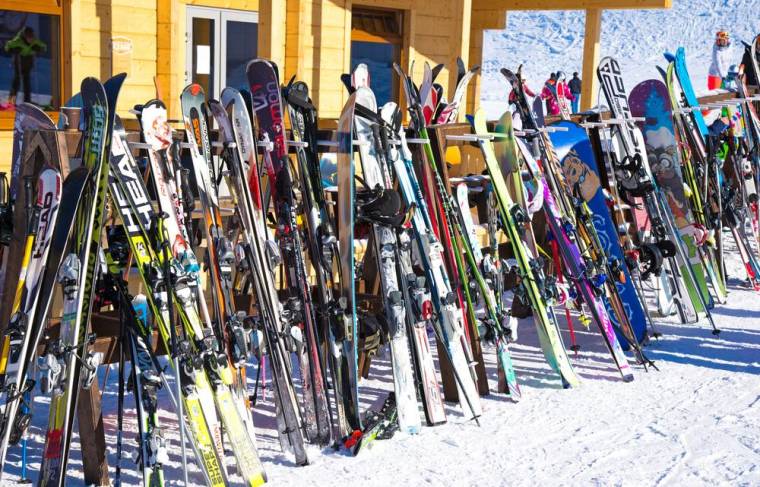 Vol de skis ou de snowboards : comment se protéger ? - Europ