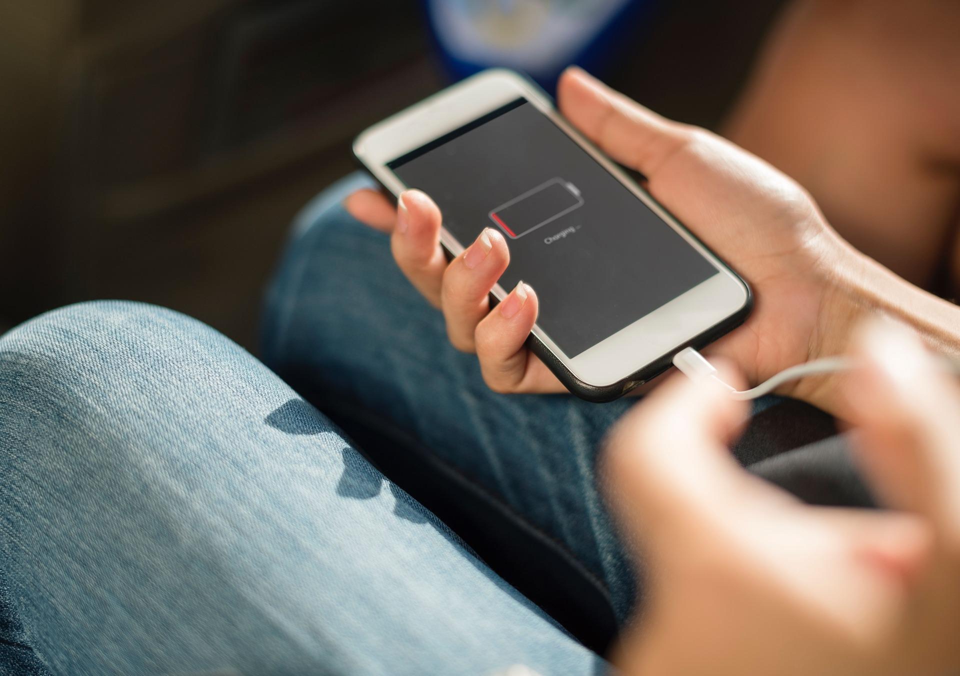 Comment économiser la batterie de votre smartphone? - Europ Assistance