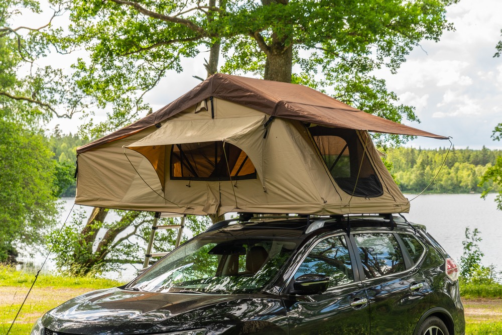 Dormir sur votre voiture dans une tente de toit - Europ Assistance