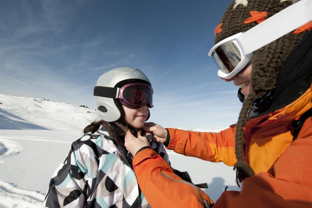 Choisir un bon casque de ski - Europ Assistance