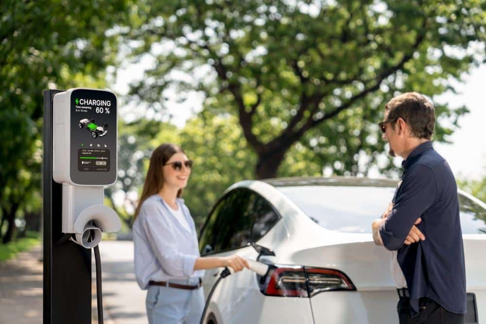 Voyager en voiture électrique : où charger sa batterie ?