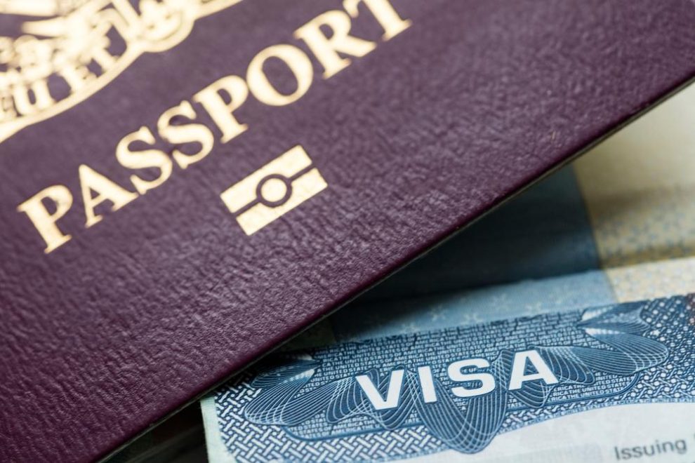 Hoe en waar een paspoort, visum, ESTA of eTA aanvragen?