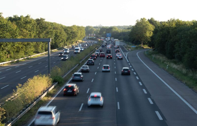 De verkeersdruktekalender van de zomer 2025