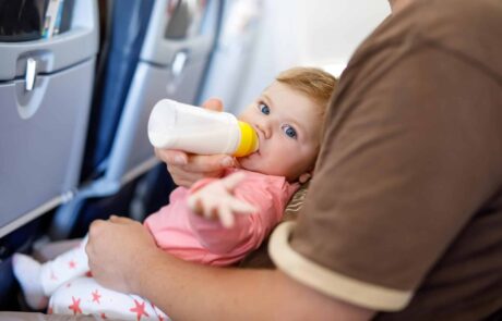 Voyager en avion avec un bébé ou jeune enfant