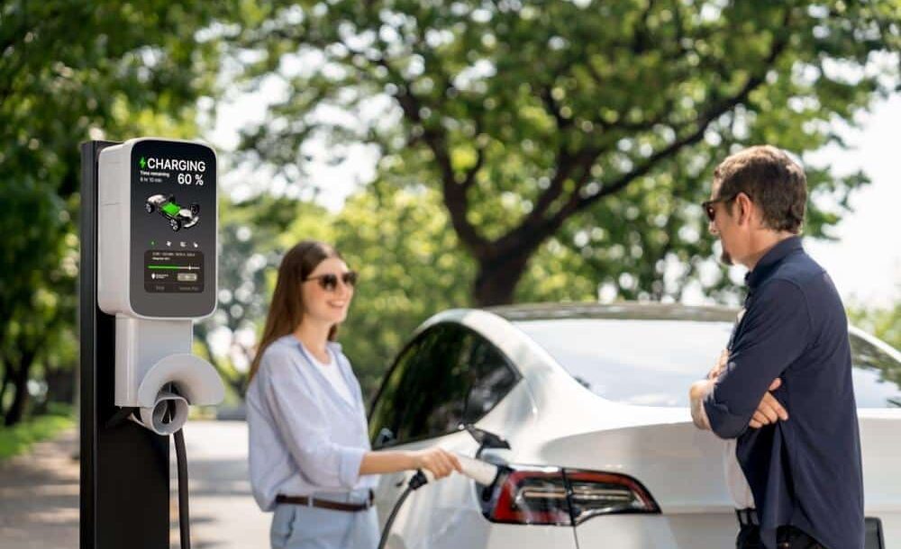 Voyager en voiture électrique : où charger sa batterie ?